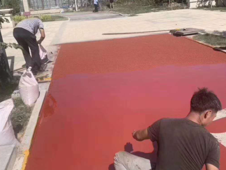 陵水 篮球场翻新的地面工